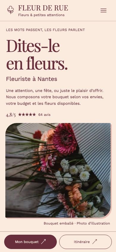 Démonstration fictive FLEUR DE RUE sur téléphone : créations, horaires et contact