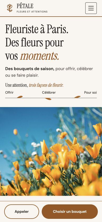 Maquette fictive PÉTALE : identité, photographie et parcours pour fleuriste sur téléphone